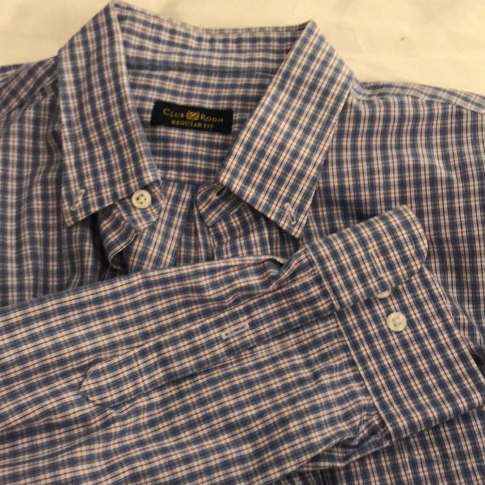 Two button down shirts - Picture 4 of 4